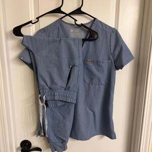 FIGS Catarina One-Pocket Scrub Top Women's Size Small Heather Indigo